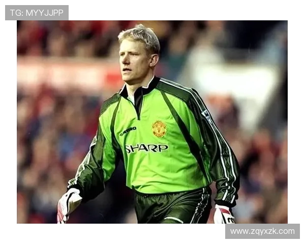 身高208厘米以上的足球明星们的传奇与成就揭秘 身高208厘米以上的足球明星们的传奇与成就揭秘